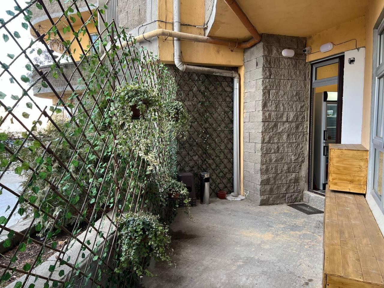Apple Cozy Hotel Tiflis Exterior foto